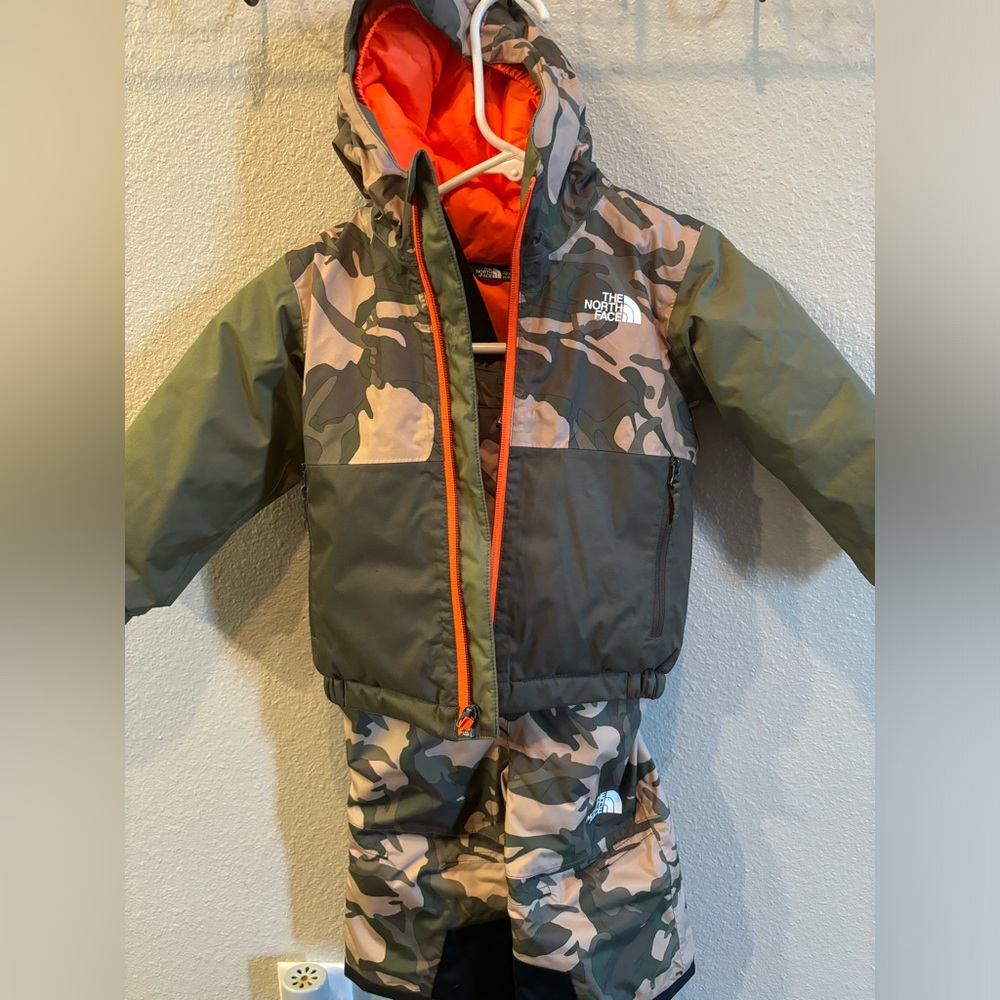 Toddler 2T North Face camo/orange snowsuit/winter jacket/snow bibs